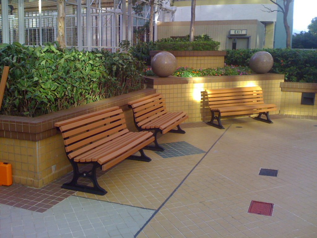 outdoor recycled plastic bench
